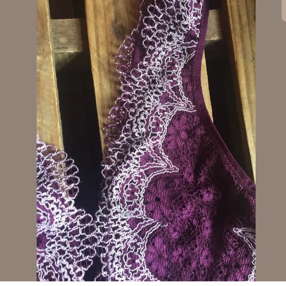 Body By Victoria Secret Plunge lace Crossdye bra - Picture 5 of 8